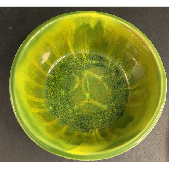 Vintage Green Pottery Bowl With Lid USA 2747 And 736-737 Markings - Picture 3 of 8